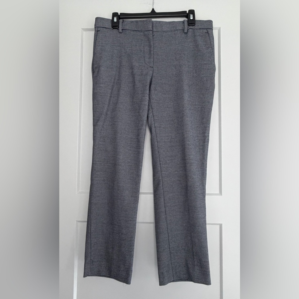 EUC Ann Taylor Classic Women's Black & White Striped‎ Ankle Pants, Size 8